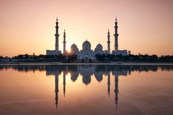 Puesta de sol en Abu Dhabi, mesquita, Emiratos Árabes